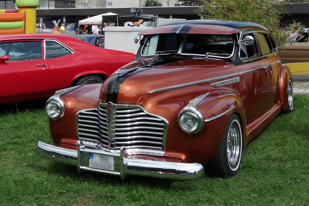Der Buick Century mit 8-Zylinder Reihenmotor, gebaut 1936-1942 - hier die spätere Ausführung um 1941. Vielleicht das schönste Auto auf der US-Car-Show in Grefrath im August 2010...
