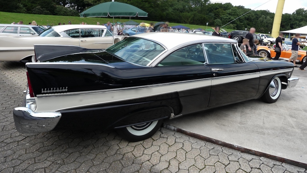 Der Plymouth Belvedere hatte wohl mit die beeindruckendste Heckflossen, die die 1950er Jahre hervorbrachten. Gesehen auf der US-Car-Show in Grefrath im August 2010.