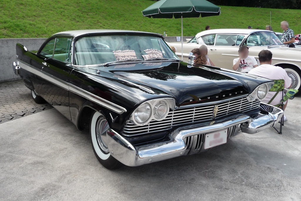 Der Plymouth Belvedere der zweiten Generation von 1957 hatte wohl mit die beeindruckendste Heckflossen, die die 1950er Jahre hervorbrachten. Gesehen auf der US-Car-Show in Grefrath im August 2010.