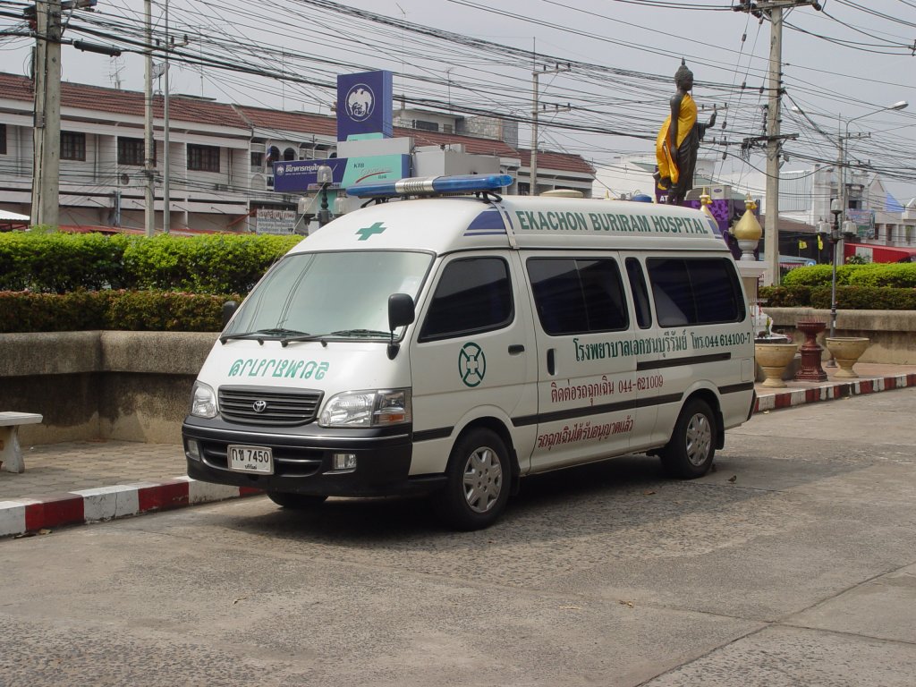 Der Rettungswagen eines Krankenhauses in Buri Ram / Thailand am 14.02.2011 (TOYOTA)