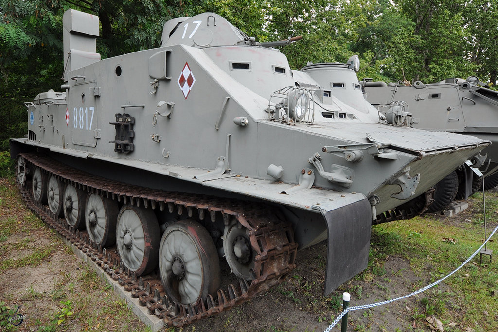 Der Transportpanzer OT-62 TOPAS in der Zweigstelle Fort IX  Sadyba  des Armeemuseums Warschau. (August 2011)