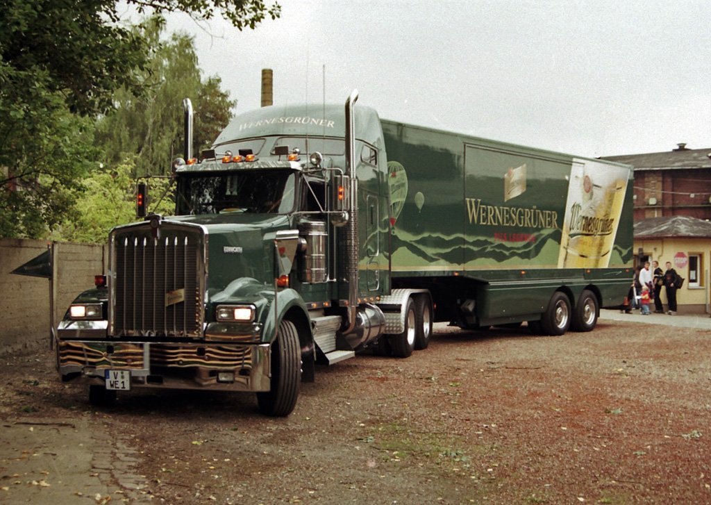 Der Wernesgrner  Kenworth  Showtruck stand im August 2000 in Chemnitz-Hilbersdorf.
