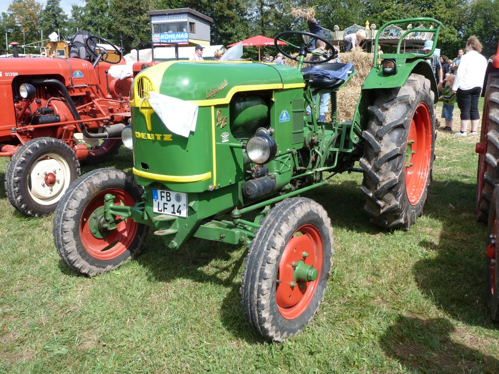 Deutz D 25 steht bei der Oldtimerausstellung in Hofheim-Diedenbergen, August 2011

