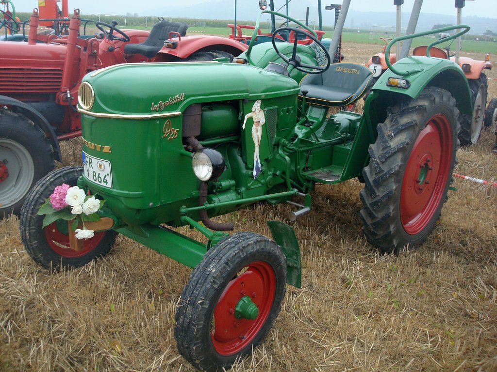 Deutz D25, luftgekhlter 2-Zyl.4-Takt-Diesel mit 1700ccm und 20PS, wurde von 1958-64 gebaut, Traktorentreffen in Hausen/Mhlin, Sept.2010