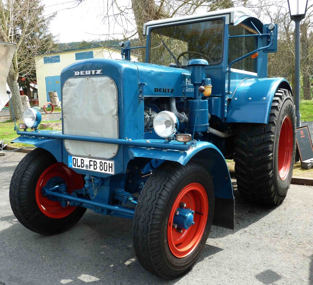 Deutz F3M317, Bj. 1941, 50 PS, steht bei der Oldtimerausstellung der Traktor-Oldtimer-Freunde Wiershausen, April 2012 