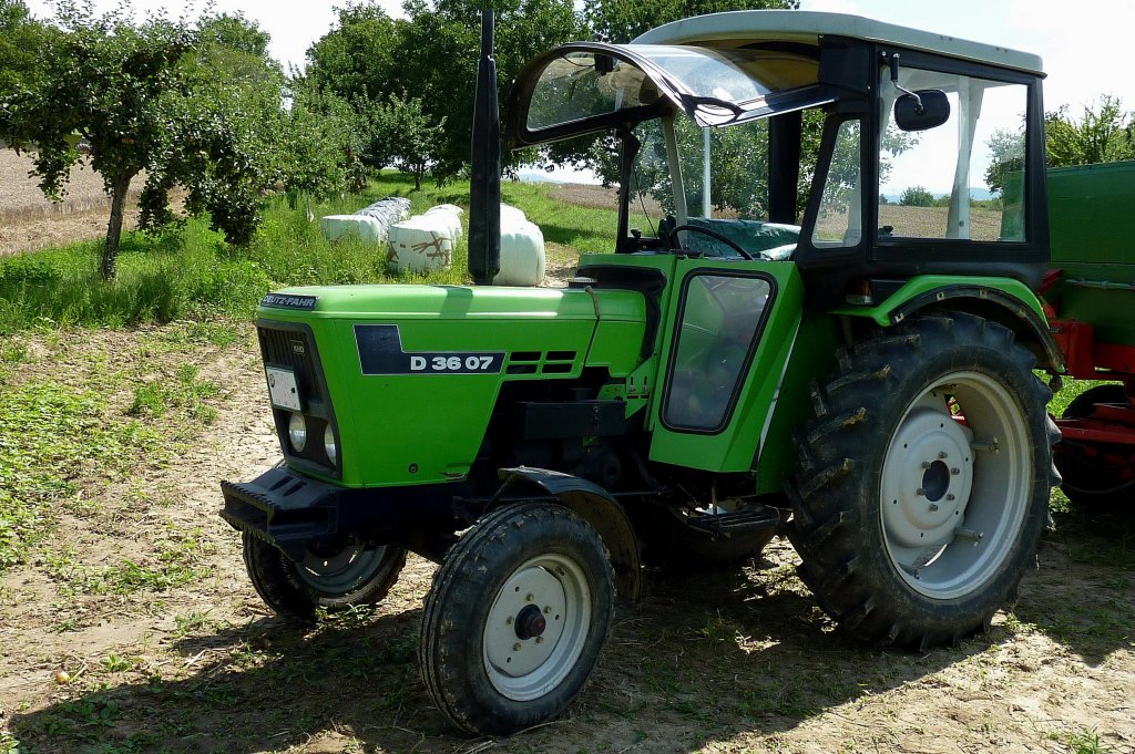 Deutz-Fahr D 3607, luftgekhlter 2-Zyl.Diesel mit 1885ccm und 34PS, der Schlepper wurde nur mit Hinterradantrieb gebaut von 1982-88, Juli 2011