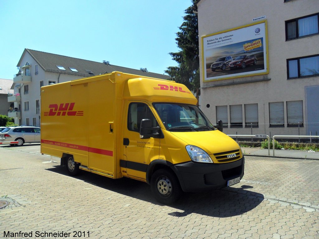 DHL Fahrzeug in der Stengelstrae in Saarbrcken. Das Foto zeigt einen Iveco von DHL. Aufgenommen habe ich das Bild im September 2011.