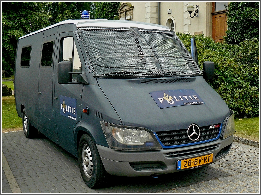 Die Niederlndische Polizei (Politie) war mit diesm Manschaftswagen, Mercedes Benc 313 CDI aus Zuid Limburg zum Polizeifest anlsslich der 750 Jahrfeier in Diekirch angereist. 04.07.2010 