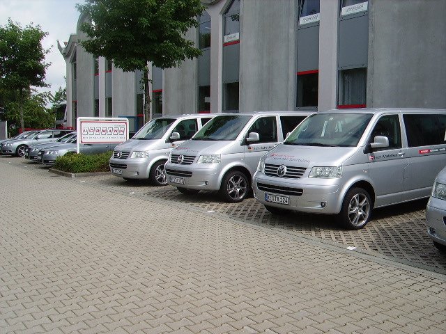 Die Team VW Busse von Abt-Sportsline in Kempten. 