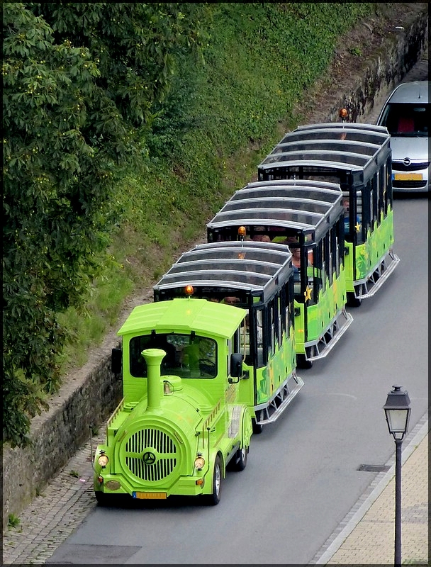 Diese Strasseneisenbahn fhrt seine Runden durch die Straen der Stadt Luxemburg. 03.07.2012