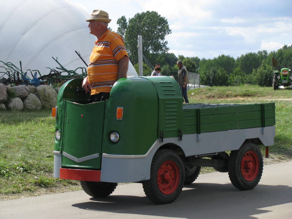 Dieselameise  Multicar  M 21 P des Baujahr 1960 beim 18. Oldtimer- und Traktoren-Treffen im AGRONEUM in Alt Schwerin [12.08.2012]
