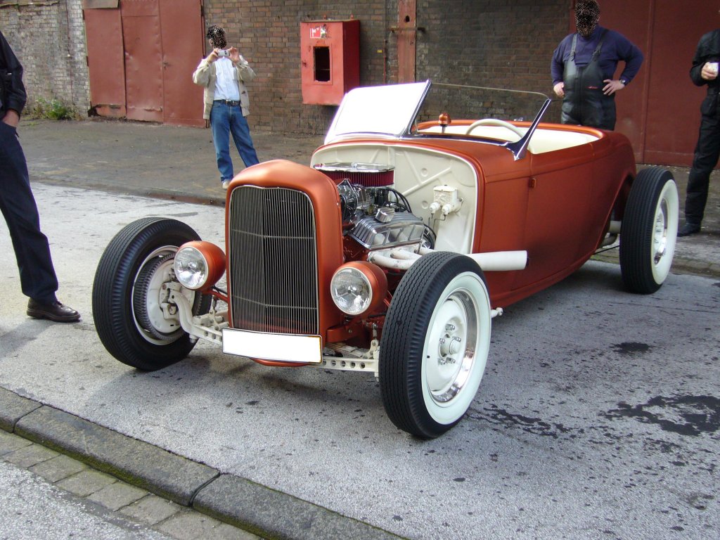Diesen kupferfarbenen Hotrod, auf Basis eines Ford A, konnte man am 07.08.2011 beim Oldtimertreffen Kokerei Zollverein bewundern.