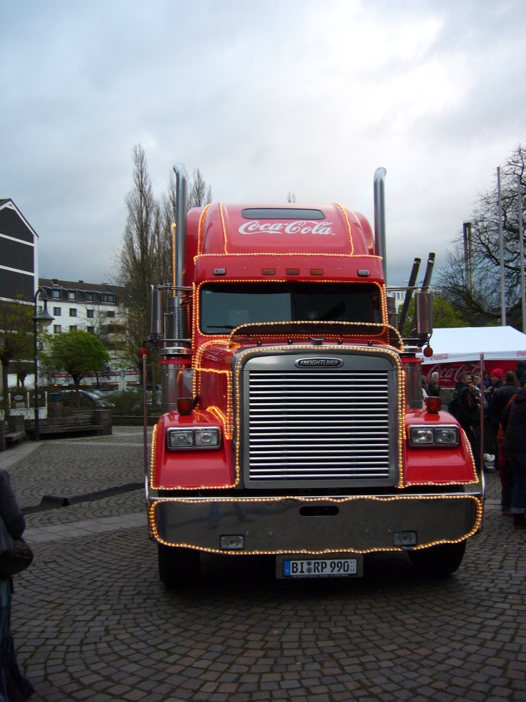 Dieser Freightliner Classic, als Coca-Cola-Showtruck, machte am 11.12.2007 auf dem Berliner Platz in Mlheim an der Ruhr, Station.
