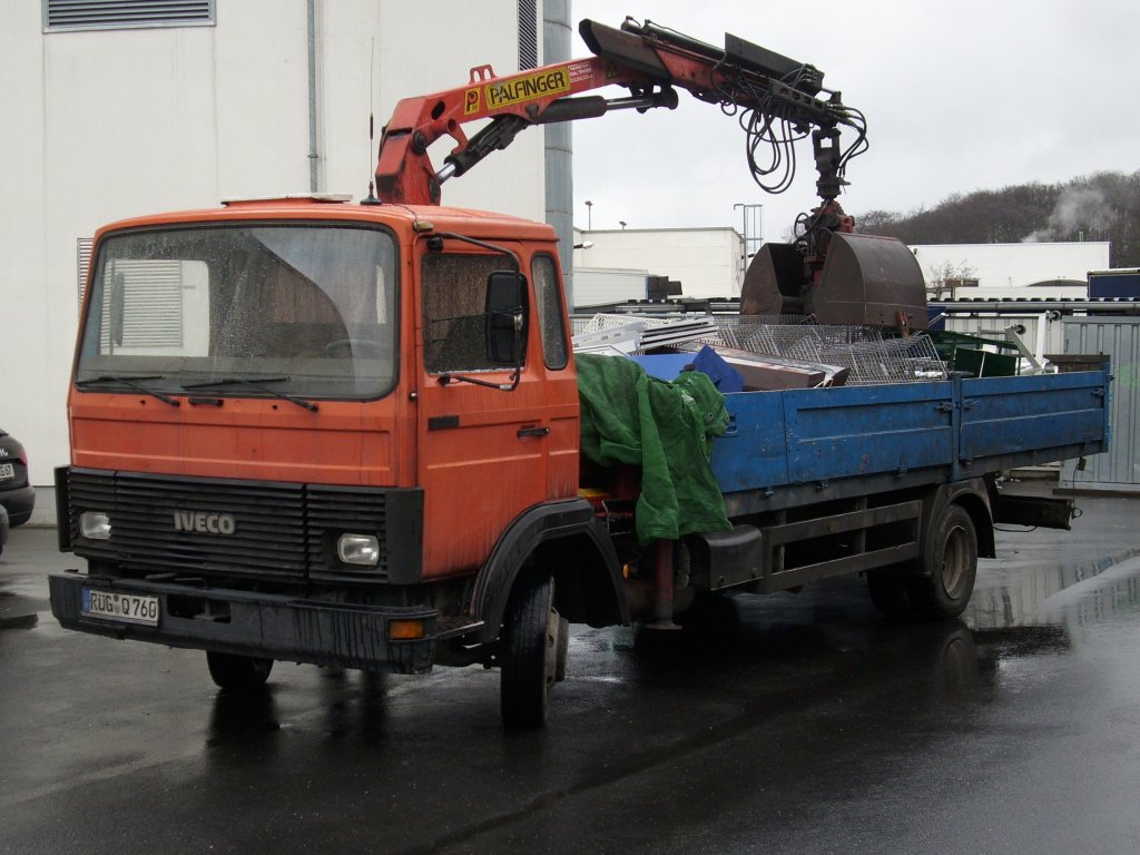 Dieser IVECO holte am 14.Dezember 2009 von einem Supermarkt in Bergen/Rgen Altmetall ab.