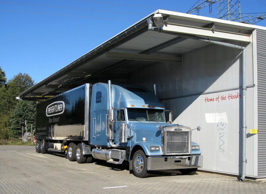 Dieser Kenworth Freightliner stand am 16.10.2011 bei der auf US 
Lkw spezialisierten Fa. Klekamp in Hasbergen.