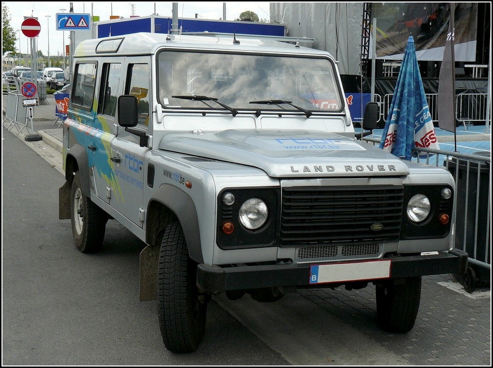 Dieser Land Rover des belgischen Radiosenders habe ich am 29.05.2010 beim Bahnhofsfest in Gembloux aufgenommen.
