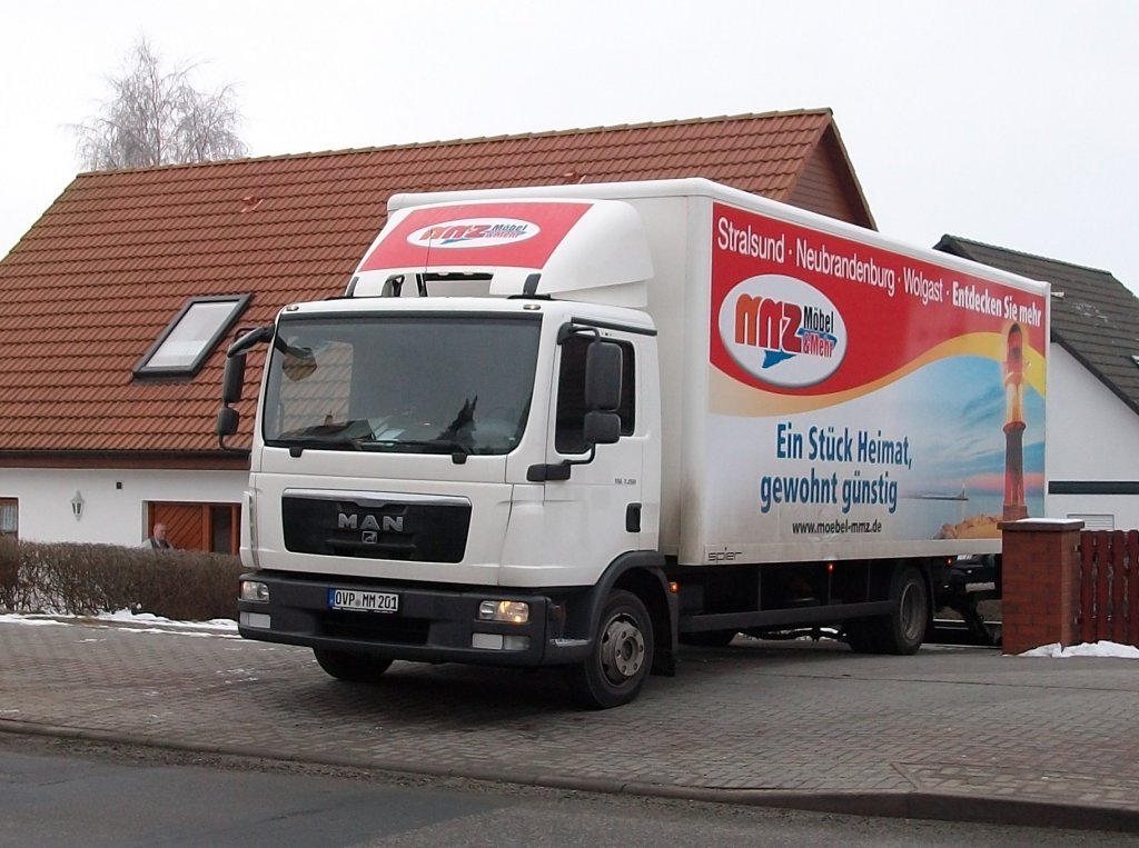 Dieser MAN-LKW brachte,am 31.Januar 2011,Mbel zu einem Kunden in die Ringstrae in Bergen/Rgen.