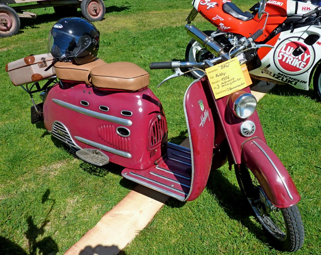 DKW Hobby, das erste deutsche Zweirad mit vollautomatischem Getriebe, wurde von 1954-57 ber 45.000 mal gebaut, 1-Zyl.2-Takt-Motor mit 74ccm und 3PS, Oldtimertreffen Krnbach, Aug.2012