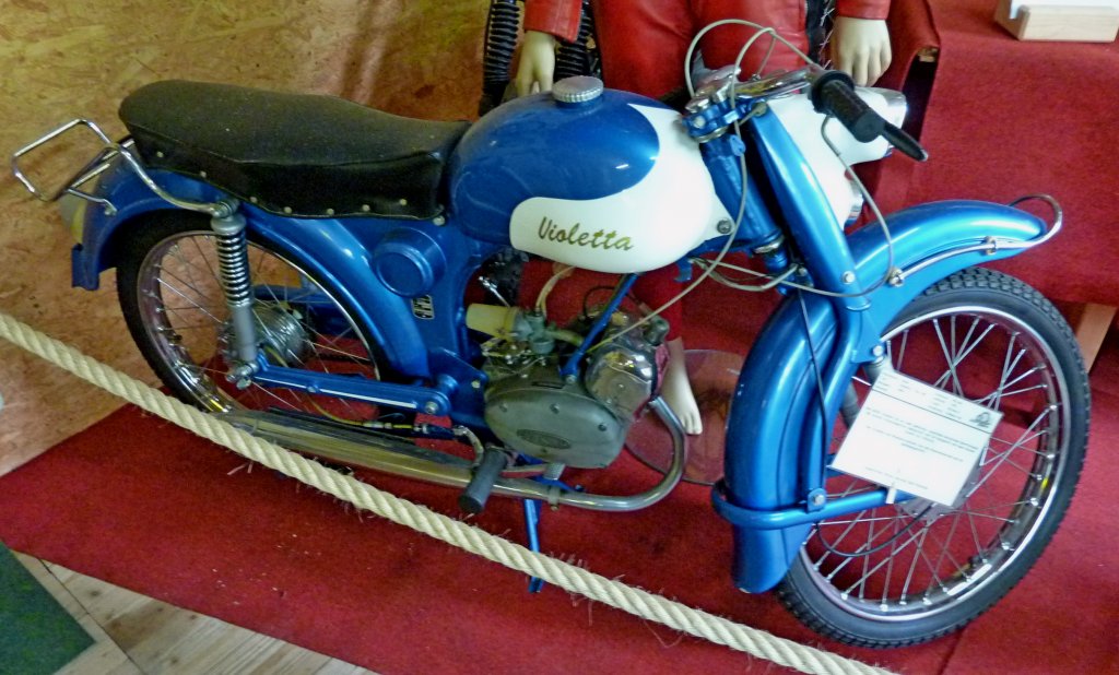 DKW Violetta 128, Baujahr 1963, geblsegekhlter 1-Zyl.Motor mit 49ccm und 2PS, Moped+Rollermuseum Bad Peterstal, Juni 2012