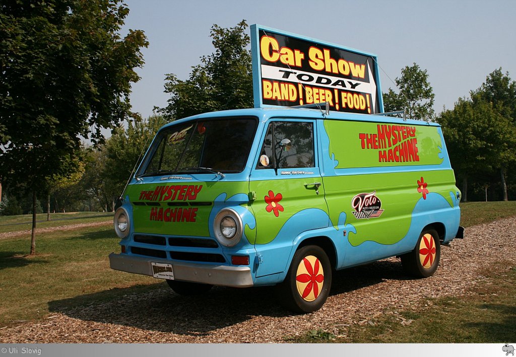 Dodge A100 im Design der  Mystery Machine  aus der Zeichentrickserie  Scooby Doo . Ausgestellt im Automuseum in Volo, Illinois / USA - 13. September 2011.