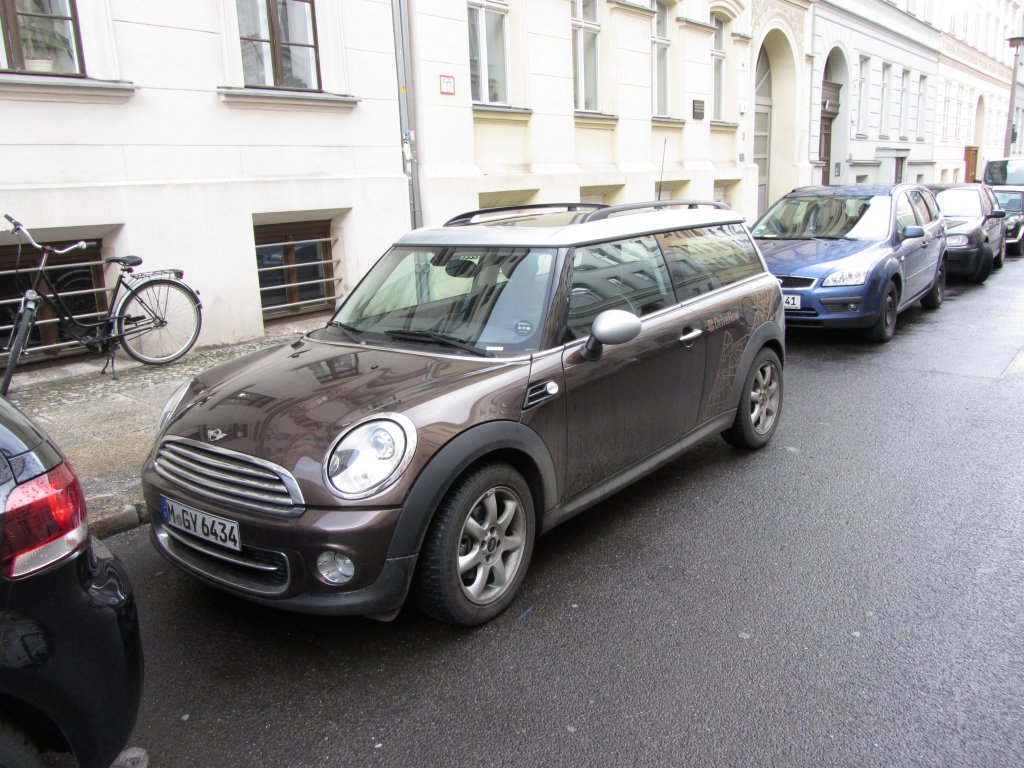 drive now Carsharing, Typ Mini - abgestellt in der Reinhardstrae in Berlin. 23.2.2012