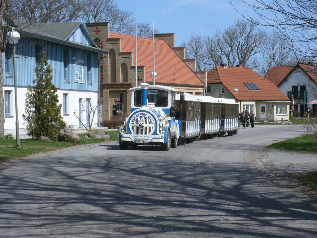 Durch den Ort Puttgarten kam,am 01.Mai 2013,die Kap Arkonabahn.
