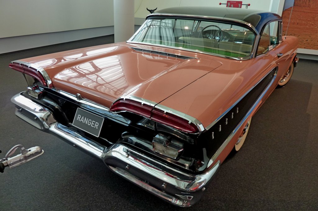 Edsel Ranger, Heckansicht, Edsel war eine neu gegrndete Automarke von Ford, benannt nach seinem einzigen Sohn, produziert wurde nur zwei Jahre von 1957-59, Hymer Museum Bad Waldsee, Aug.2012
