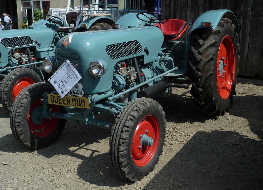 Eicher EM 300 Knigstiger ausgestellt anl. Ortsjubilum  850 Jahre Bckels  in 36100 Petersberg-Bckels, August 2010