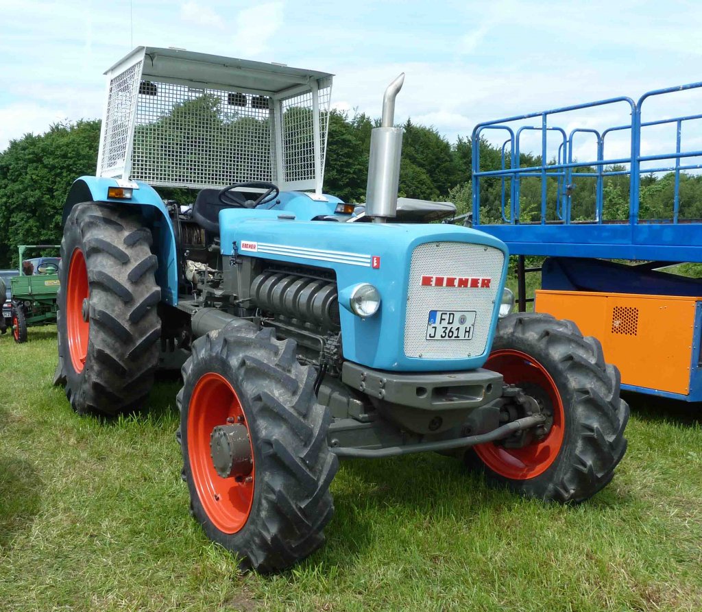 Eicher steht bei der Oldtimerausstellung in Ebersburg, Juni 2012