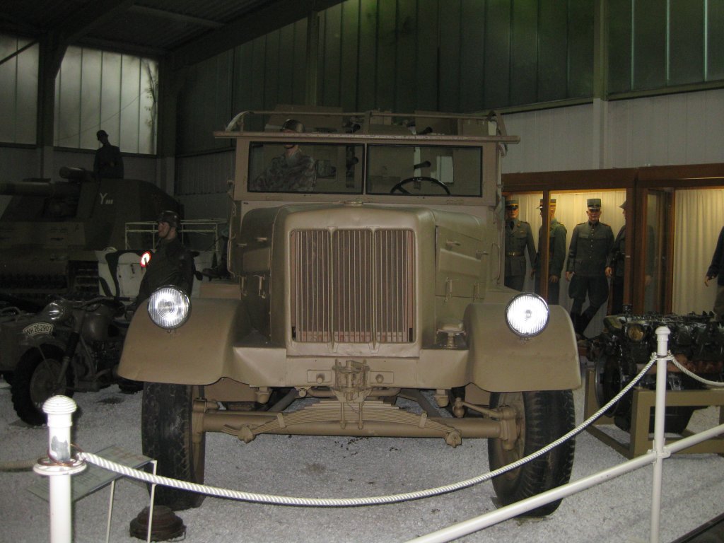Ein alte Militr Fahrzeug im Technikmuseum Sinsheim.