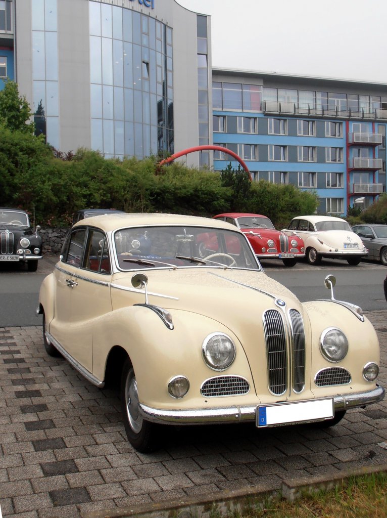 Ein alter BMW V8 Oldtimer in Zeulenroda vom BMW V8 Club. Foto 20.06.2012