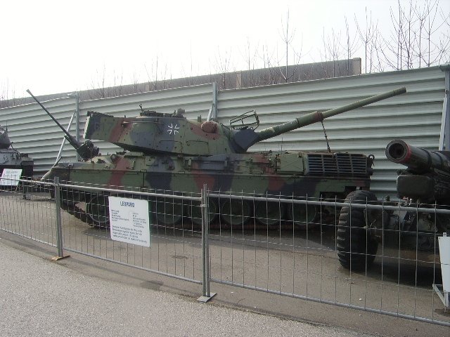 Ein alter Leopard Panzer der Bundeswehr in Sinsheim am 17.03.10