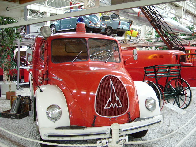 Ein alter Magirus Feuerwehrwagen in Technik Museum Speyer am 19.02.11