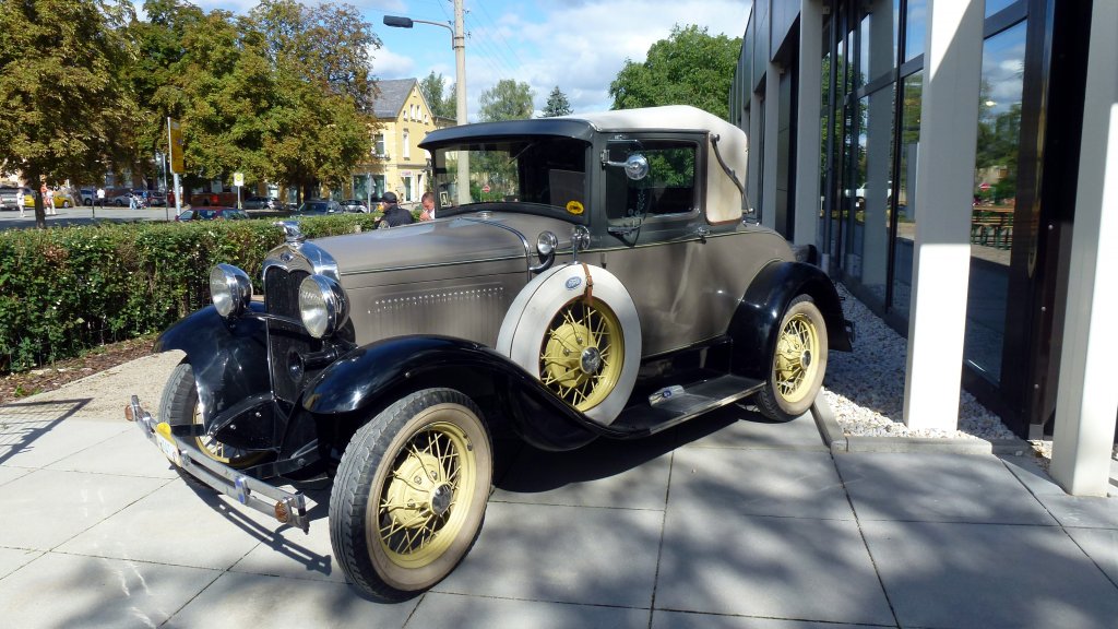 Ein alter Oldtimer Ford. Zusehn beim Oldtimerausstellung in Zeulenroda. 
Foto 26.08.2012