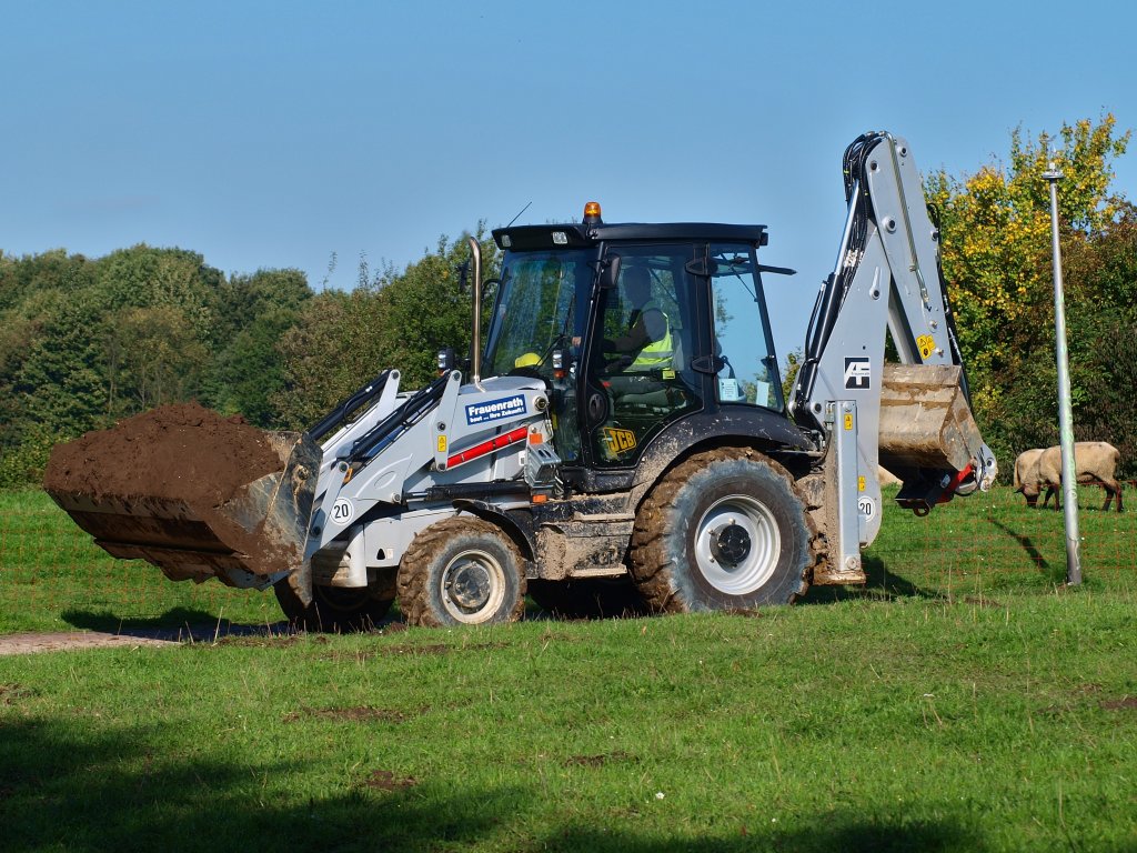 Ein Baggerlader von JCB am 01.10.2010 auf der Campusbaustelle der RWTH in Aachen am Rabentalweg.