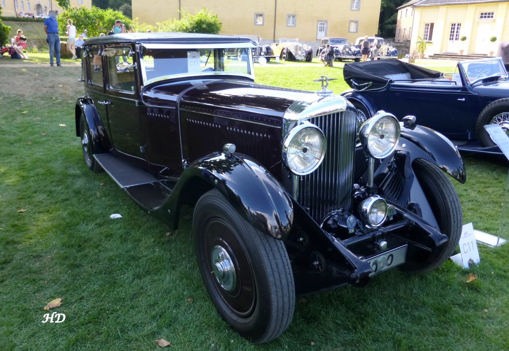 Ein Bentley 8 Litre, Baujahr 1930, 6-Zylinder-Reihenmotor, 7983 ccm, 220 PS, Hchstgeschwindigkeit 168 km/h.
Gesehen bei den Classic Days Schloss Dyck 2013.