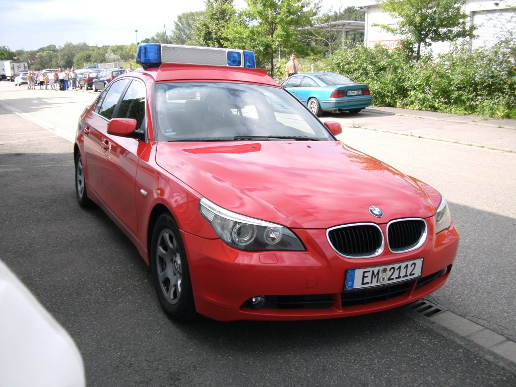 Ein BMW der Feuerwehr bei einem Einsatz im Gewerbegebiet Riegel am Kaiserstuhl im Juni 2009!