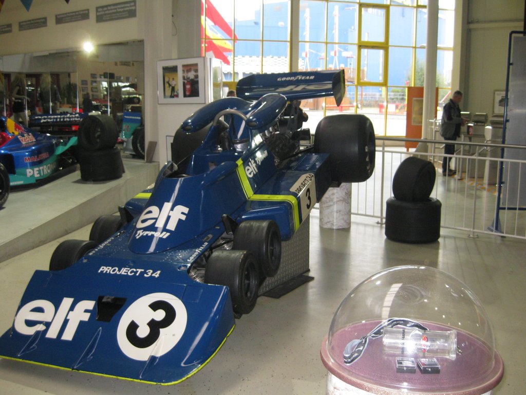 Ein etwas lterer Formel Renn-Wagen im Technikmuseum Sinsheim.