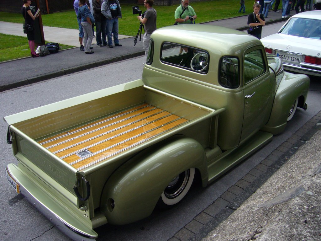 Ein gechoppter Chevrolet 0,75to Pickup der Jahrgnge 1948 - 1953. Die Modelle dieser Jahrgnge waren im sogenannten Advance-Design gestylt. Oldtimertreffen Kokerei Zollverein 07.08.2011.