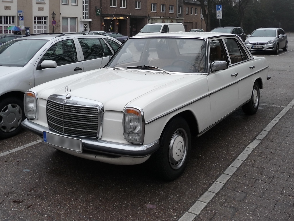 Ein Mercedes /8-er in Kempen (23.11.10)