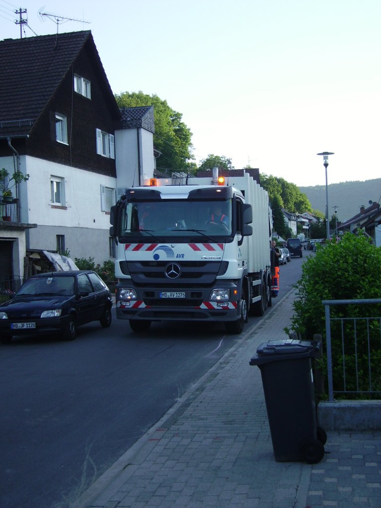 Ein Mercedes Benz Actros von der AVR in Neckargemnd am 24.05.11