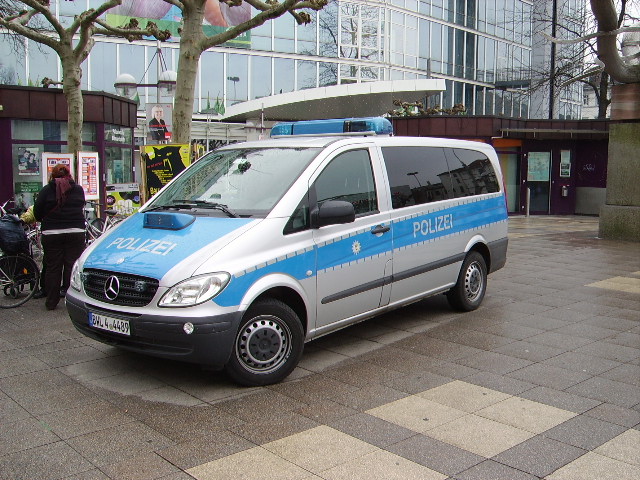 Ein Mercedes Benz Vito der Polizei Heidelberg am Bismarckplatz am 24.02.11