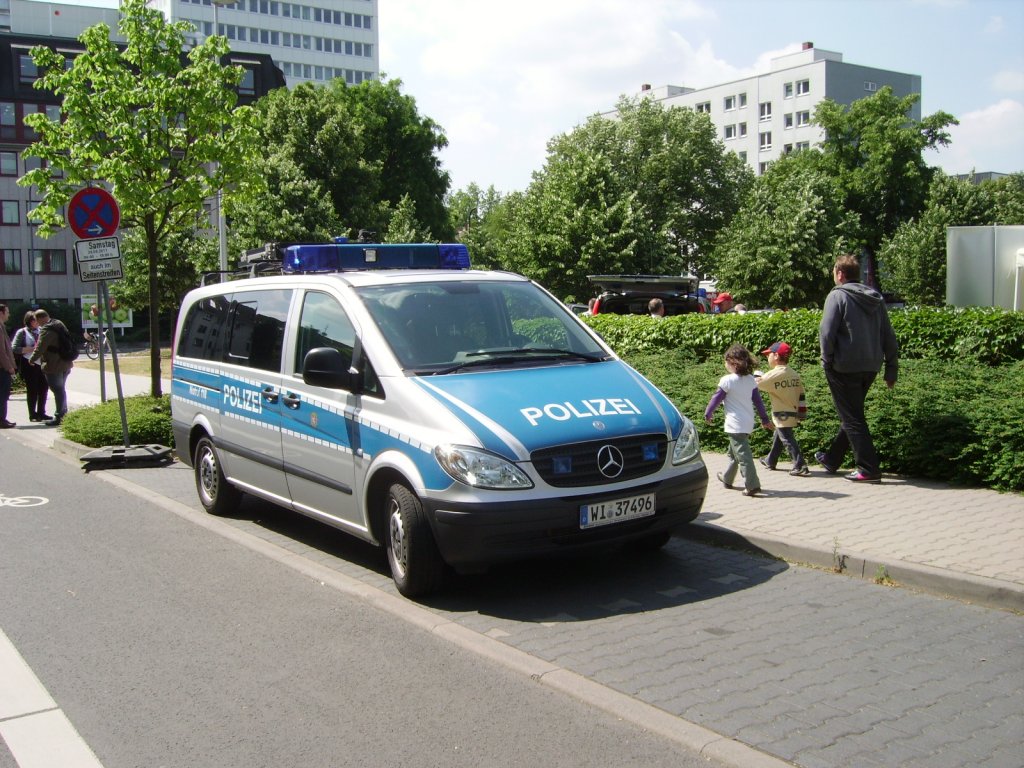 Ein Mercedes Benz Vito der Polizei in Frankfurt am Main am 28.05.11