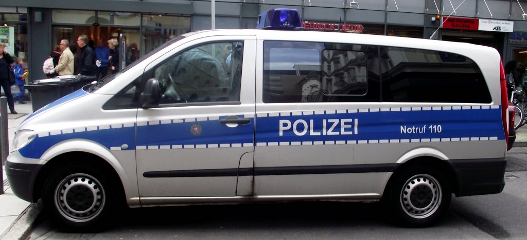Ein Mercedes Benz Vito der Polizei Frankfurt am 31.05.13 