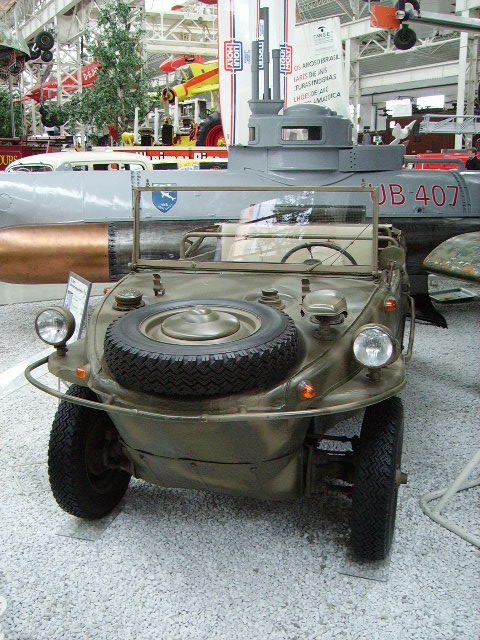 Ein Militr Amphbienfahrzeug in Technik Museum Speyer am 19.02.11