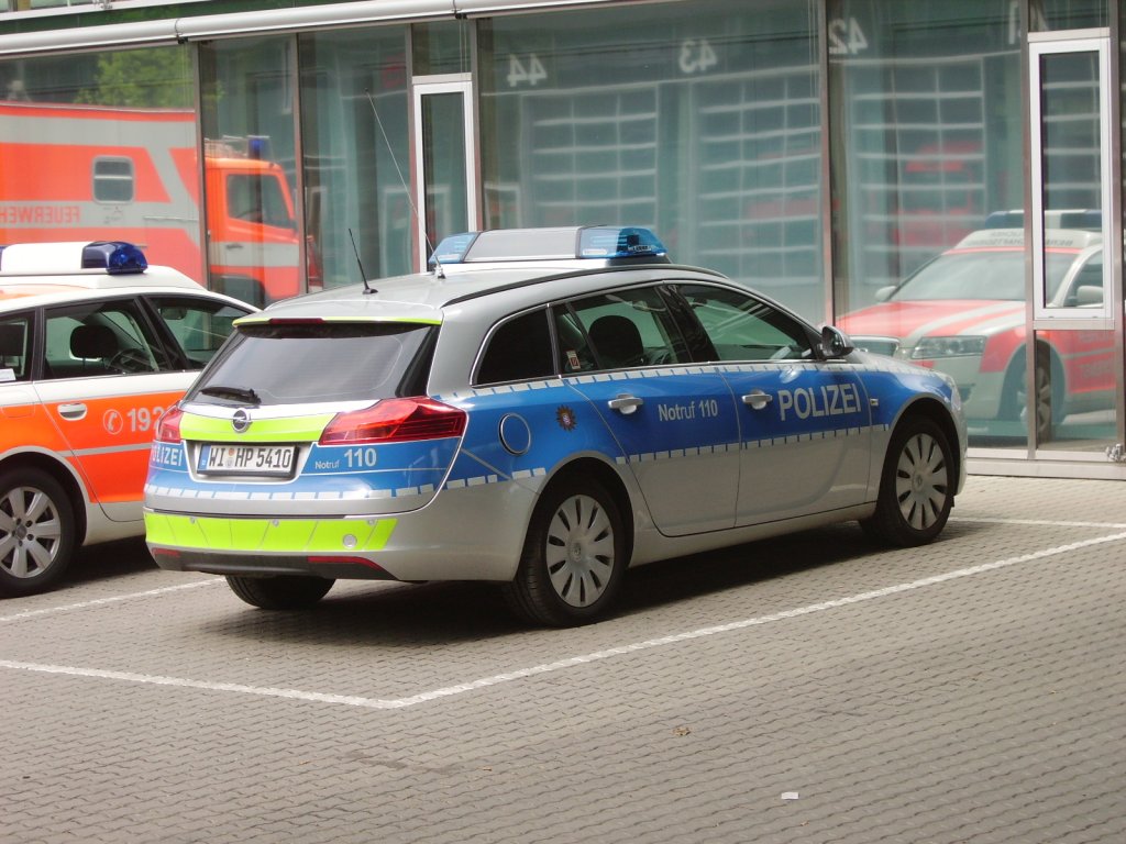 Ein Opel Insignia der Polizei Frankfurt am Main am 27.04.11