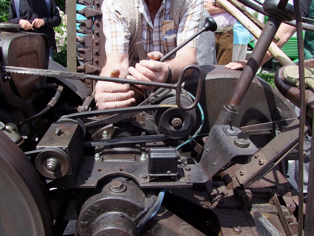 Ein paar Handgriffe, und KRAMER K12M aus dem Jahr 1940 fhrt schon wieder weiter;100725