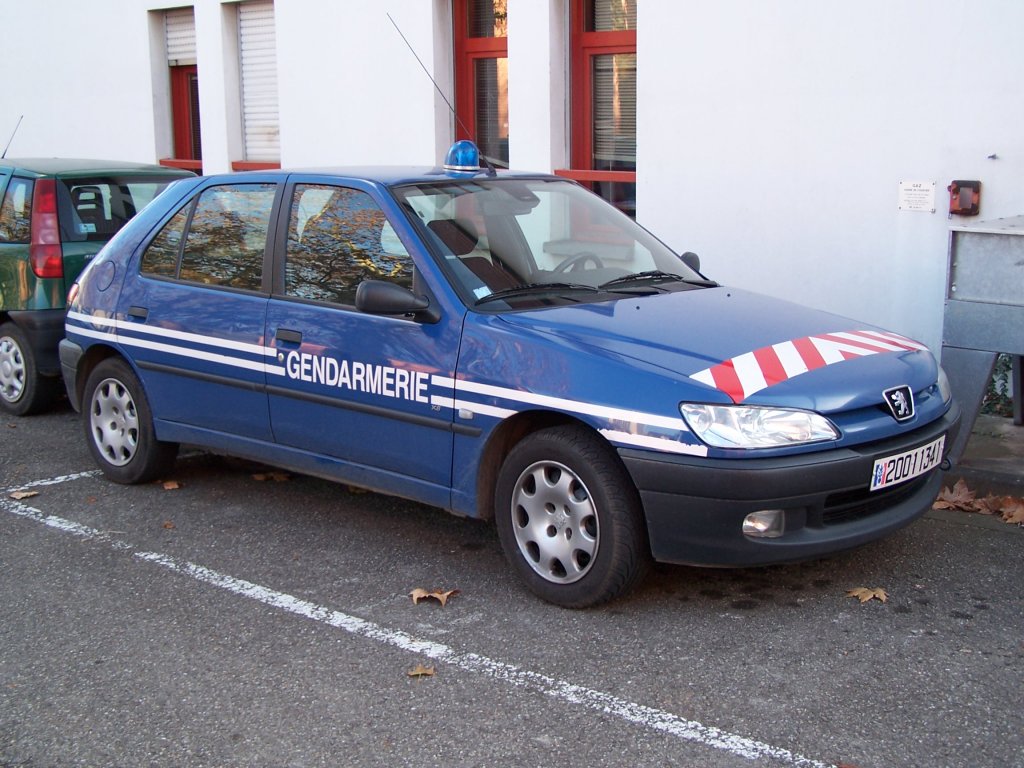 Ein Peugeot 306 S 16 der Autobahnpolizei im Elsass.