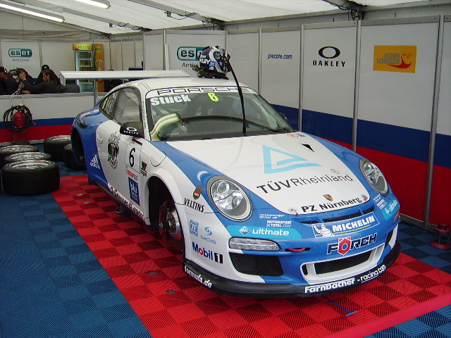 Ein Porsche 911 des Porsche Carrera Cups auf den Nrburgring am 08.08.10