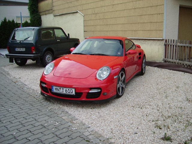 Ein Porsche im Allgu Sommer 09 schn zum Fotografieren prsentiert.